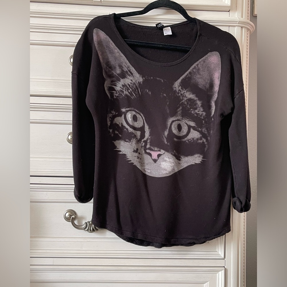 H&M Divided Black With Gray Cat Graphic Pullover 3/4 Sleeves Women's —Medium